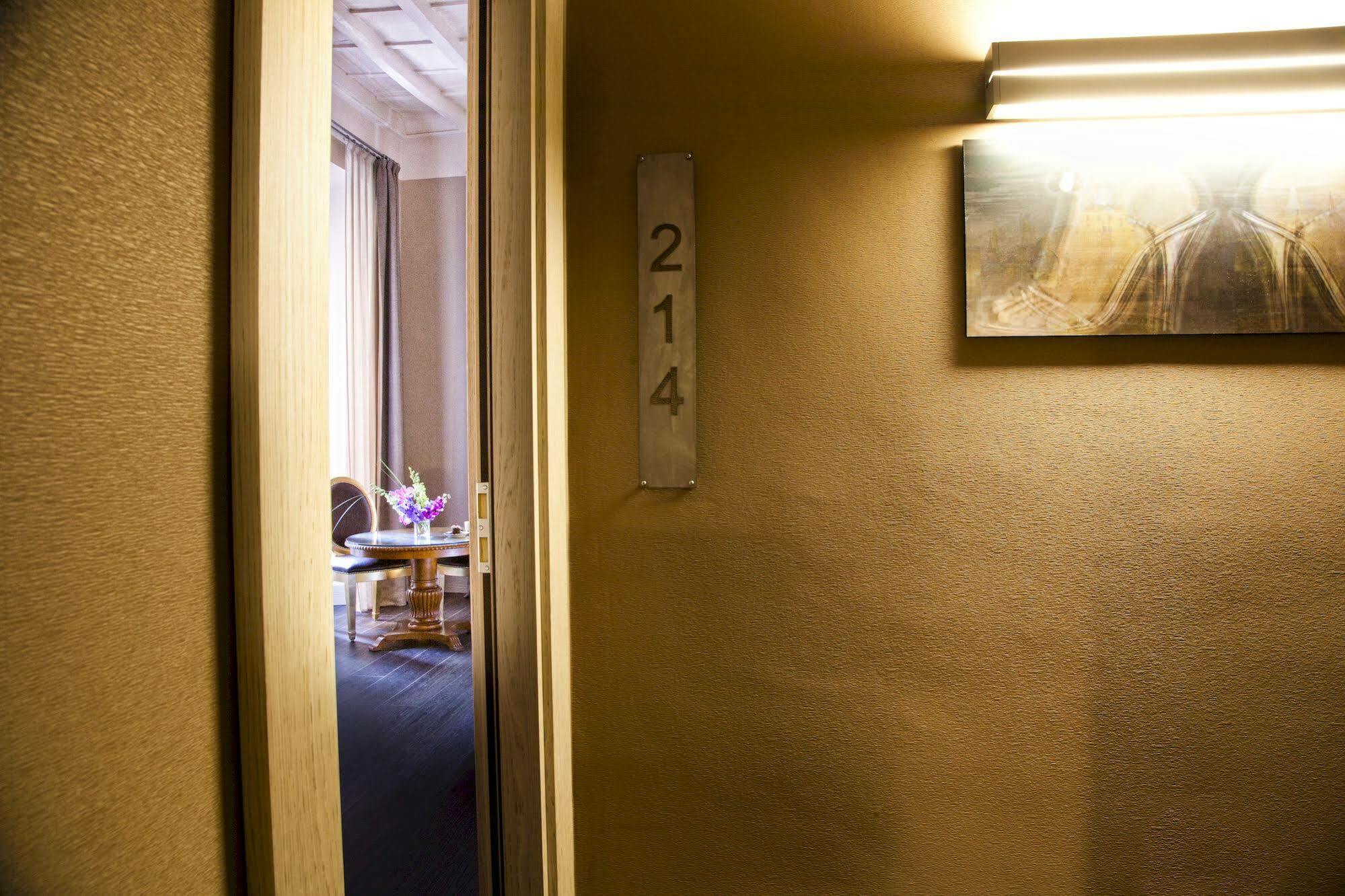 Corso 12 Roma Bed & Breakfast Екстериор снимка